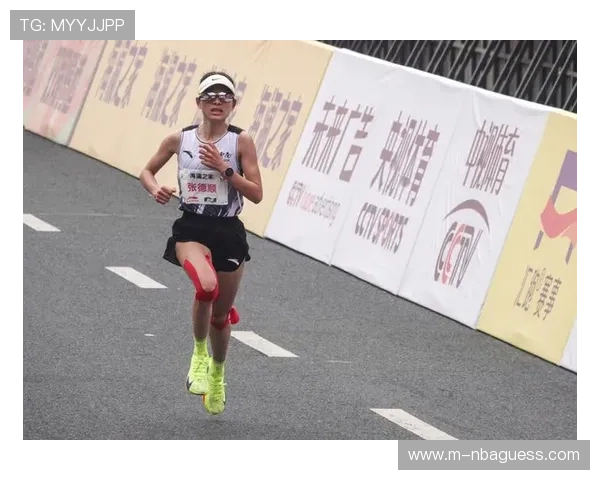 张德顺马拉松卫冕瞬间，冲线时刻激动落泪